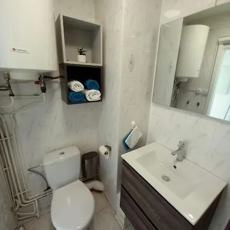 Appart 2/4 Pers Proche Centre Avec Balcon, Parking Narbonne Exterior photo