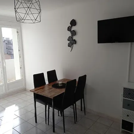 Appart 2/4 Pers Proche Centre Avec Balcon, Parking Narbonne Exterior photo