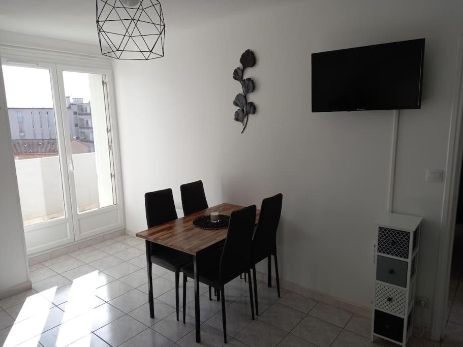 Apartment 2/4 Pers Proche Centre Avec Balcon, Parking Narbonne